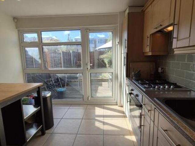 Townhouse for rent in London Borough of Redbridge, Greater London