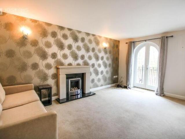 Townhouse for rent in Heaton, Lee Bank