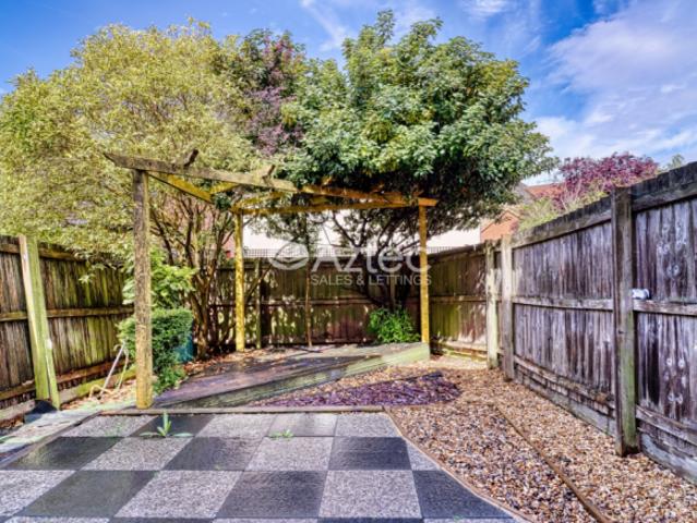 Townhouse for rent in Oxley Park, Shenley Church End