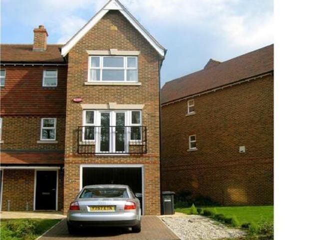House for rent in Perryfields, West Sussex