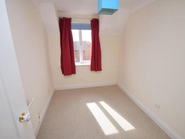 Townhouse for rent in Crumbles, Eastbourne