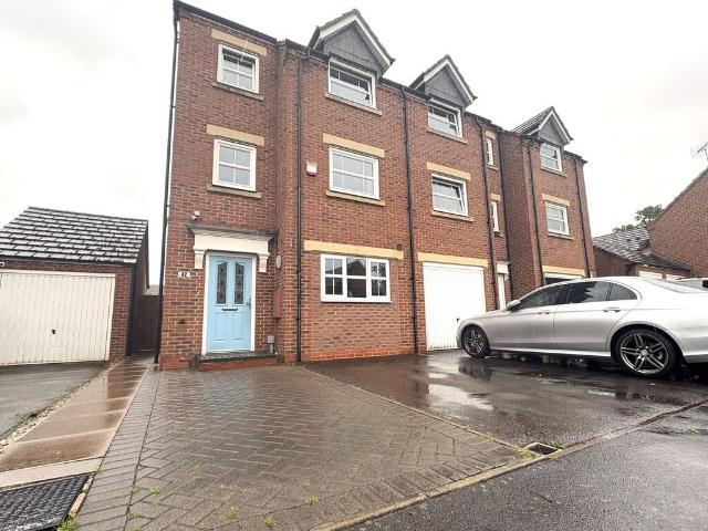 Townhouse for rent in Coventry