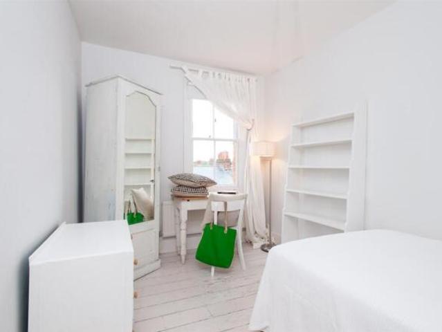 Townhouse for rent in The Slade, Oxfordshire