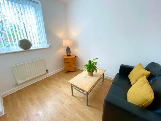 Townhouse for rent in Georgia, Greater Manchester