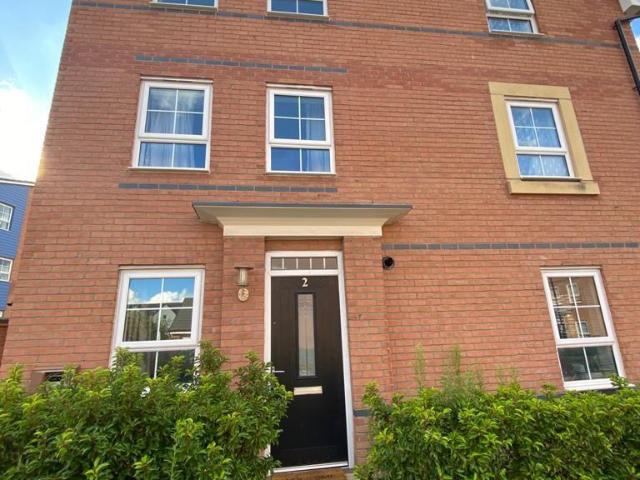 Townhouse for rent in Coventry