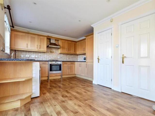 Townhouse for rent in Crumbles, Eastbourne