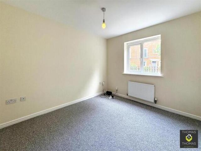 Townhouse for rent in Gloucester, Gloucestershire