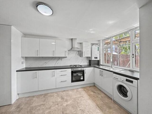 Townhouse for rent in Cat Hill