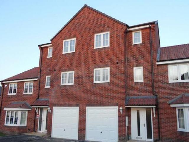 House for rent in The Priory, Wakefield