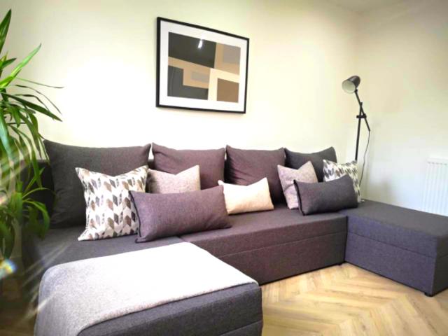 Townhouse for rent in Huddersfield, West Yorkshire