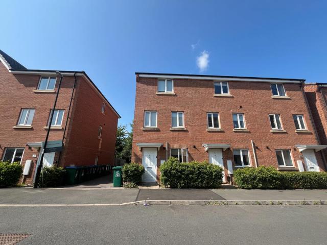 Townhouse for rent in Coventry