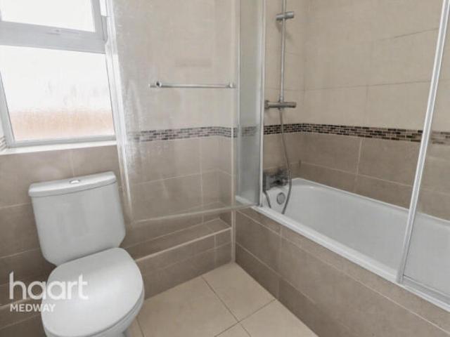 Townhouse for rent in Rochester, Kent