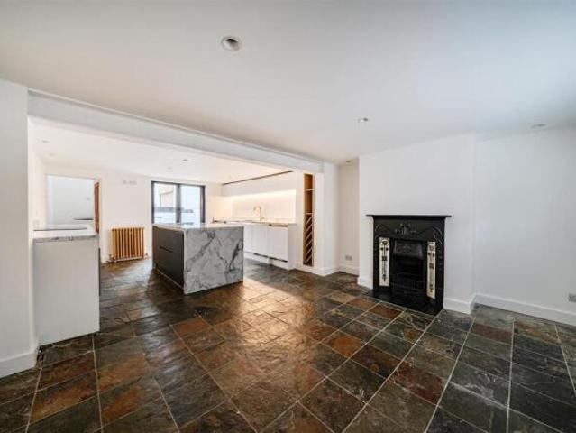Townhouse for rent in Southsea, City Of Portsmouth