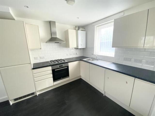 Townhouse for rent in Calderstones