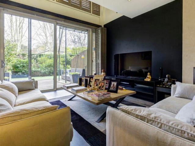 Townhouse for rent in Hampstead, Greater London
