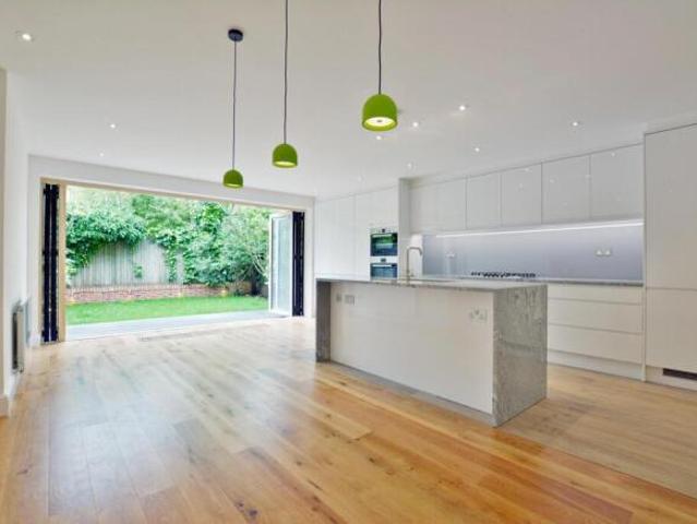 Property for rent in Cat Hill, England