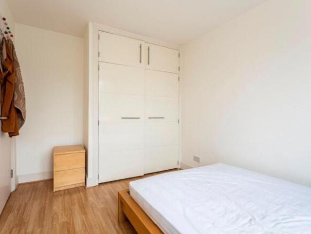 Townhouse for rent in Cat Hill