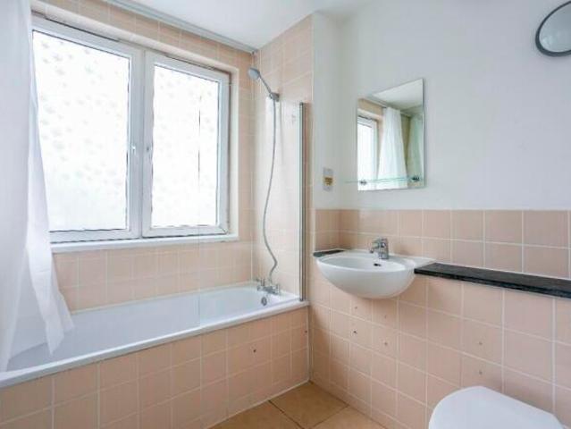 Townhouse for rent in Cat Hill