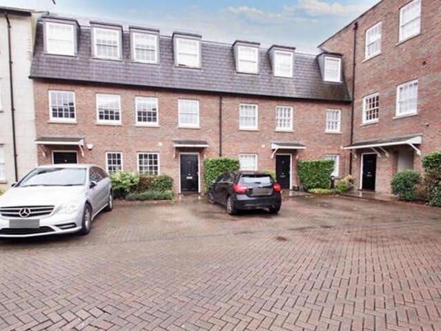 House for rent in Uxbridge, Greater London