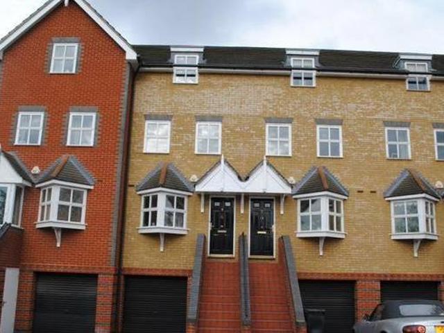 House for rent in Surrey