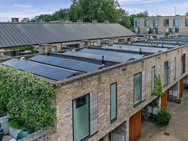 Townhouse for sale in Arbury, Cambridgeshire