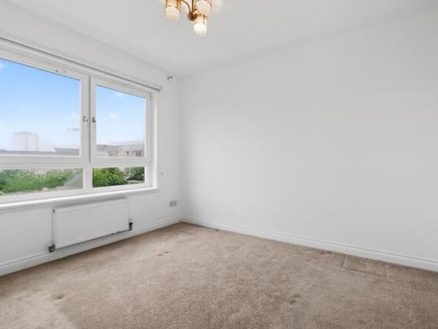 Townhouse for sale in Newbank, Scotland