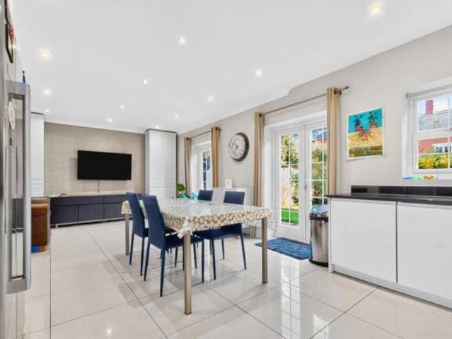 Townhouse for sale in London Colney, St Albans