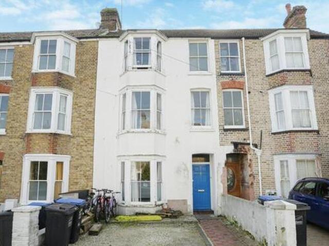 House for sale in Upton, Acol