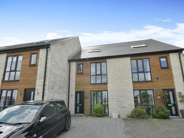House for sale in Charlesworth, East Midlands
