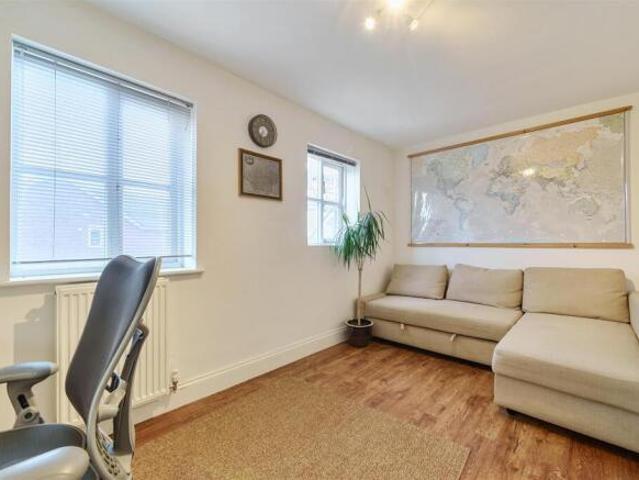 Townhouse for sale in Watford, Hertfordshire