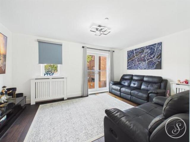 Townhouse for sale in Victoria Riverside, Leeds