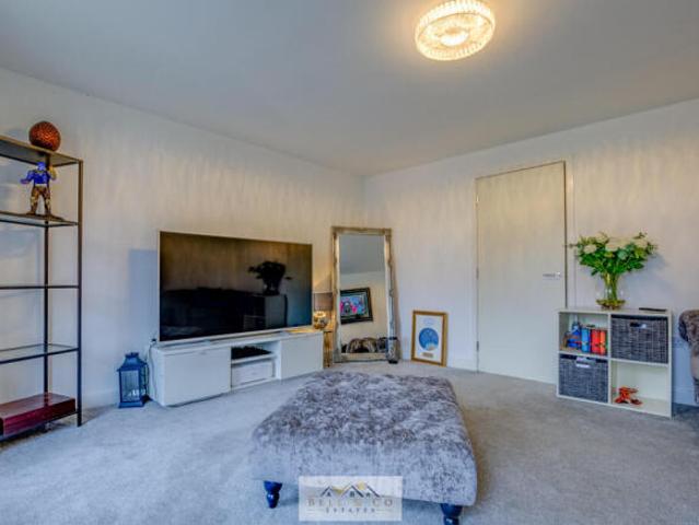 Townhouse for sale in Kiveton Park, South Yorkshire