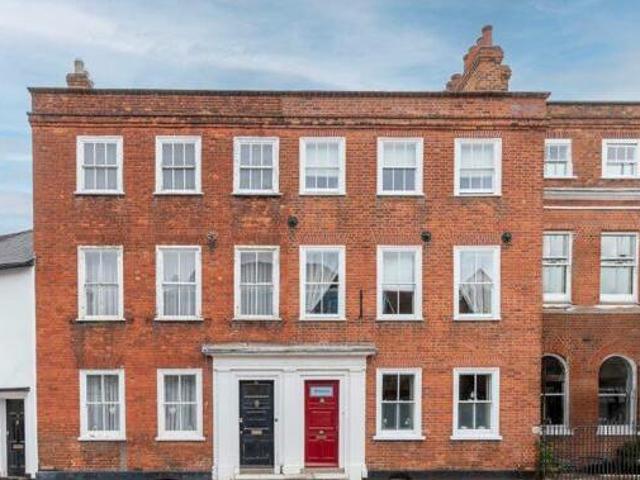 House for sale in Chertsey, Runnymede
