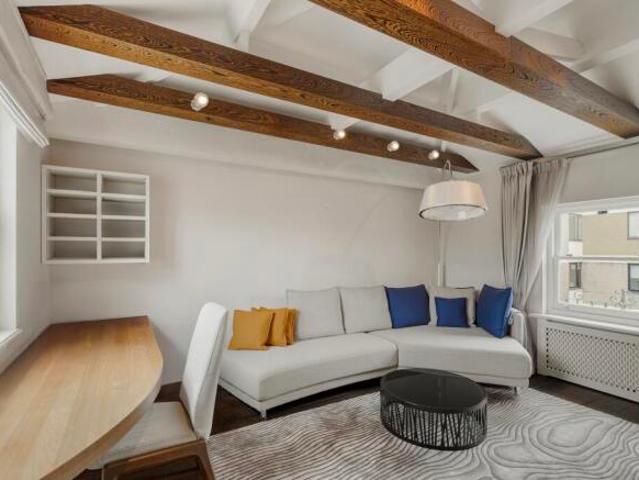 Townhouse for sale in Mayfair, Greater London