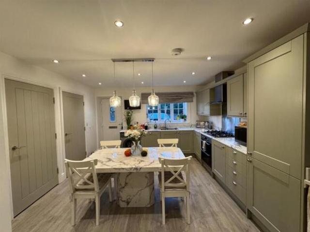 Townhouse for sale in Low Moor, West Yorkshire
