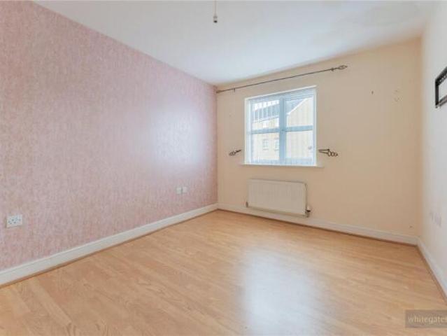 Townhouse for sale in Calderstones