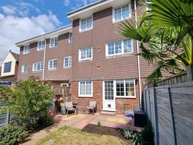 Townhouse for sale in Hampshire