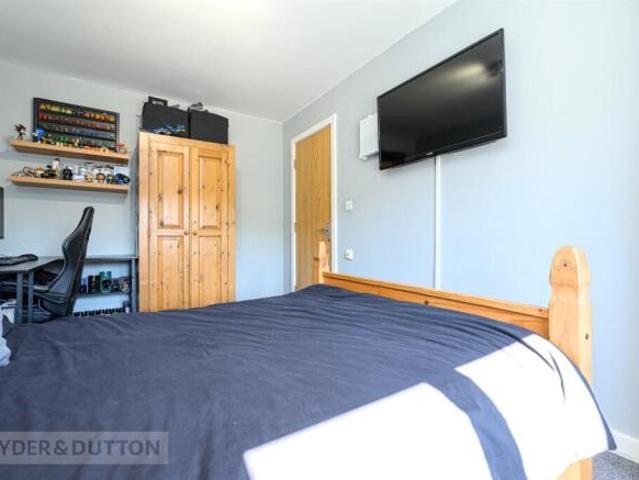 Townhouse for sale in Huddersfield, West Yorkshire