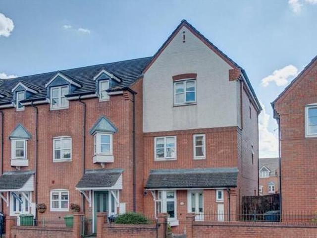 House for sale in Redditch, Worcestershire