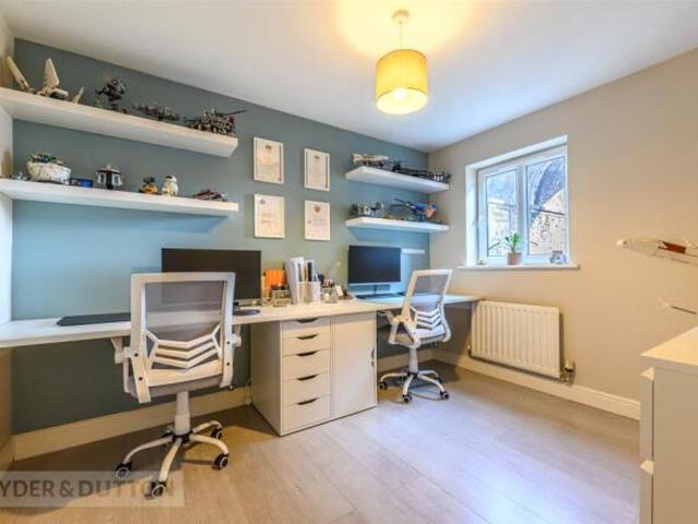 Townhouse for sale in Huddersfield, West Yorkshire