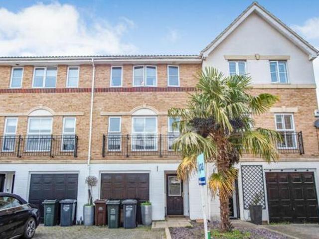 House for sale in Heath Side, Dartford