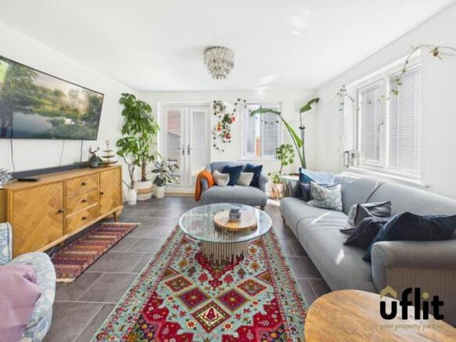 Townhouse for sale in Fole, Surrey