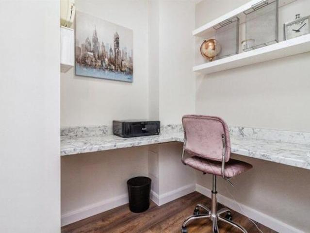 Townhouse for sale in Fenny Stratford, Milton Keynes