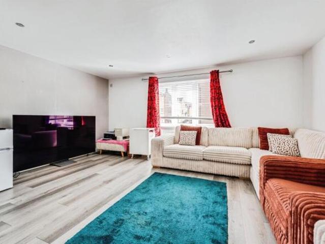 Townhouse for sale in Swindon