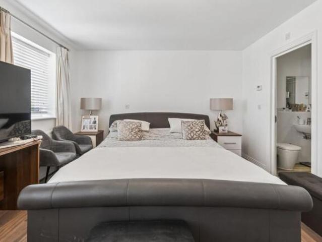 Townhouse for sale in Slough