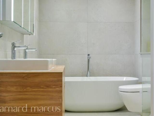 Townhouse for sale in Dulwich Village, Greater London