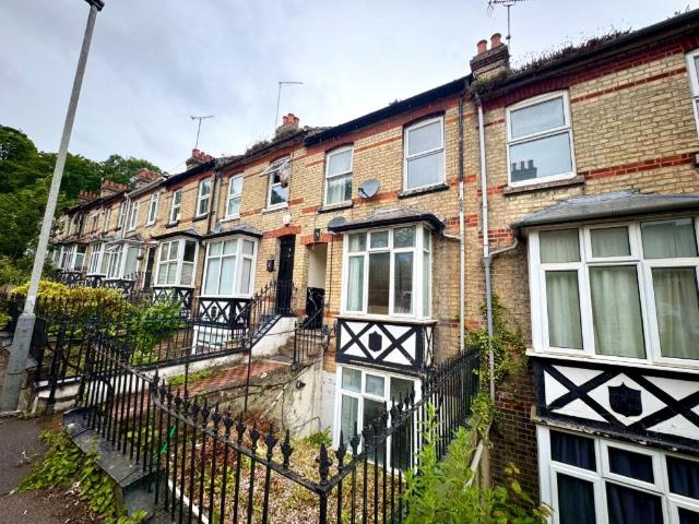 Townhouse for sale in Luton Townhouse for sale in Luton