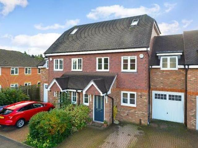 House for sale in Fole, Surrey