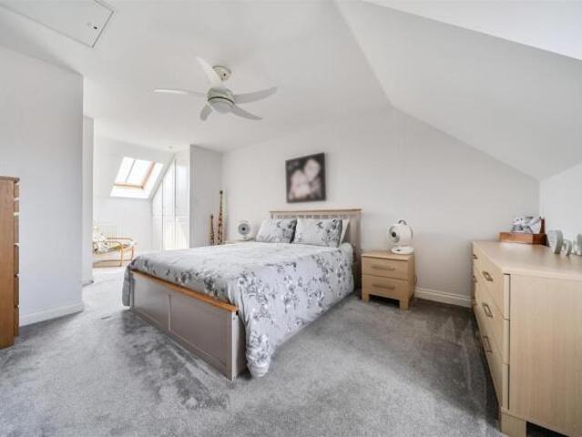 Townhouse for sale in Bedford