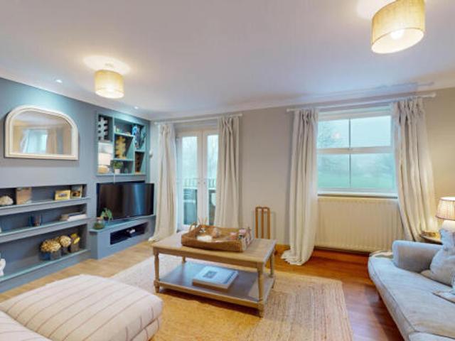 Townhouse for sale in Yeadon, West Yorkshire